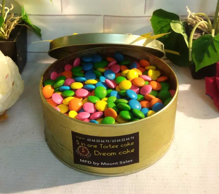 Premium RED N White Velvet Cake